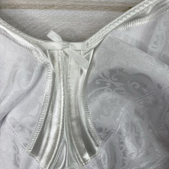 Bali Bra 34DD White Minimizer Underwire Comfort Cushion Straps Smooth NWT - Picture 3 of 10